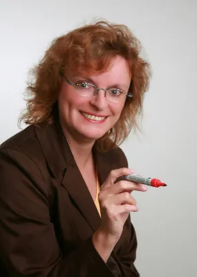 Bild: Institut für praktische Kommunikation tauscht Telefon- und Bewerbertraining gegen Gartenarbeit und KFZ-Wartung