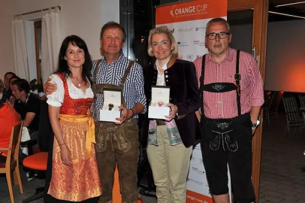 Bild: Zünftig-Orange Stimmung im Golfclub der Herzen Lauterhofen