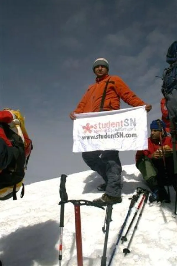 studentSN - Mitglied Bilgihan Ova auf dem höchsten Berg Mittelanatoliens