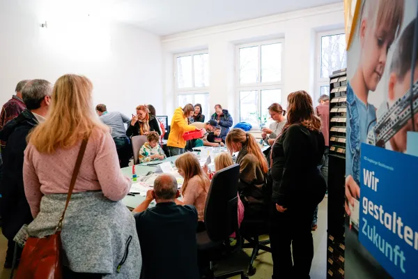 Großer Andrang im Augsburger VDI-Lab Bild: Großer Andrang im Augsburger VDI-Lab