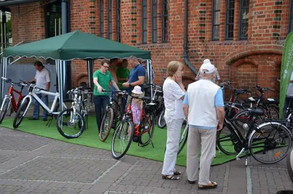 Bild: „Altstadt elektrisiert“ - Erster Thementag „Elektromobilität“ ein voller Erfolg
