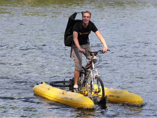 Bild: Flüsse und Seen sind optimale Radwege