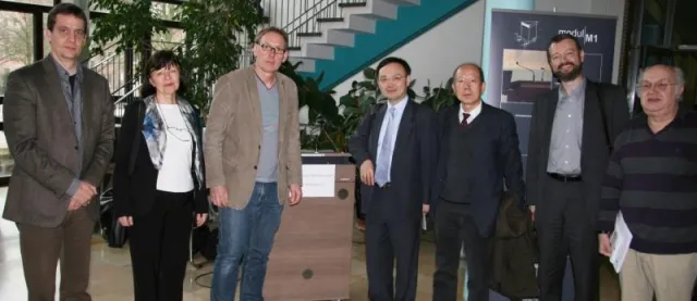 Bild: Dinslakener Tischlerei ‚werkstatt21‘ stiftet dem Annette-Gymnasium in Münster einen Medienwagen modul-M1