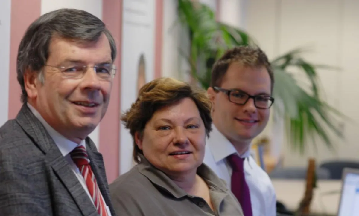 Familienunternehmen: Das Bild zeigt (von links) Rainer und Ursula Hotz mit Sohn Stefan Hotz.