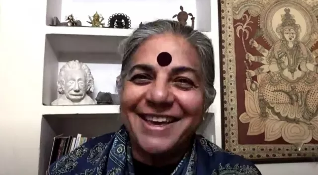 Vandana Shiva erhält den Carlowitz-Nachhaltigkeitspreis 2021 in Chemnitz Bild: Vandana Shiva erhält den Carlowitz-Nachhaltigkeitspreis 2021 in Chemnitz