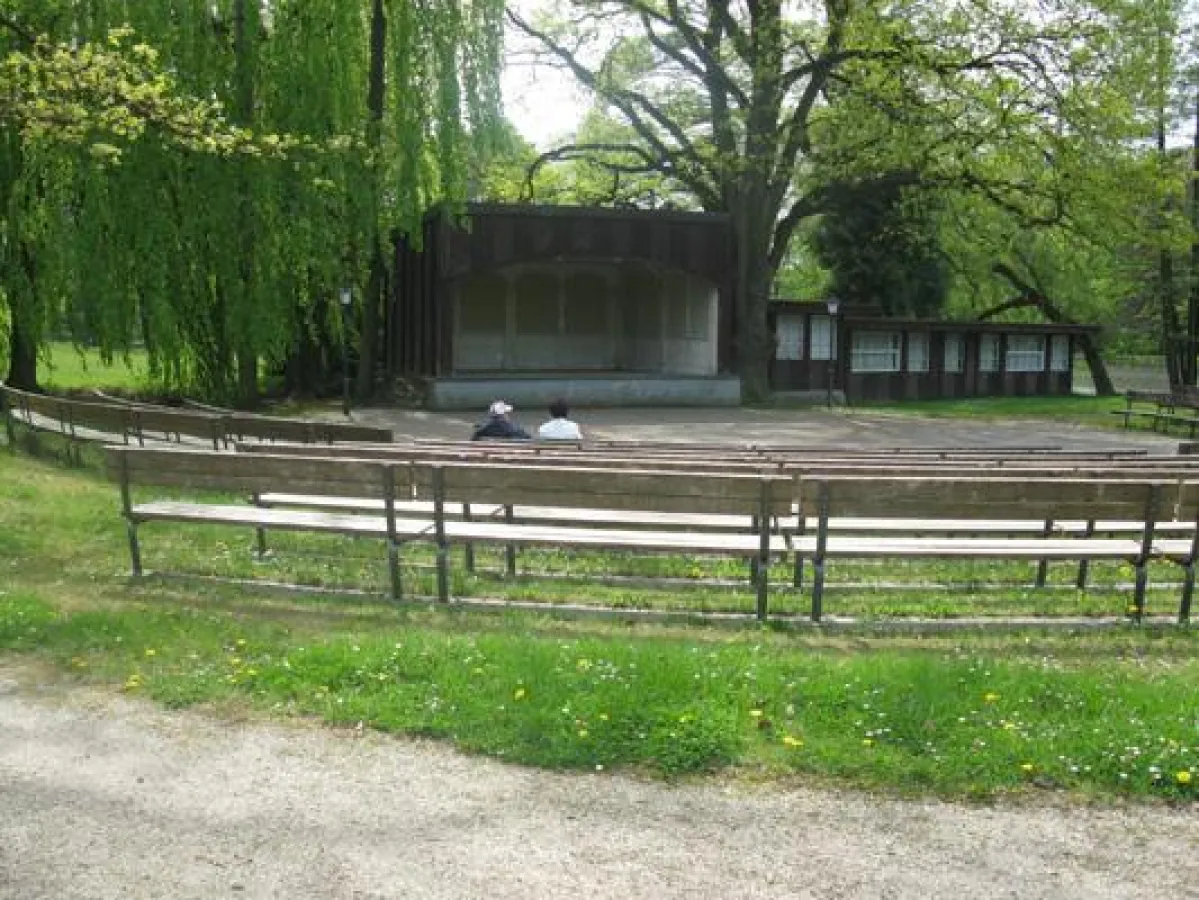 Freilichtbühne im Park Bischheim