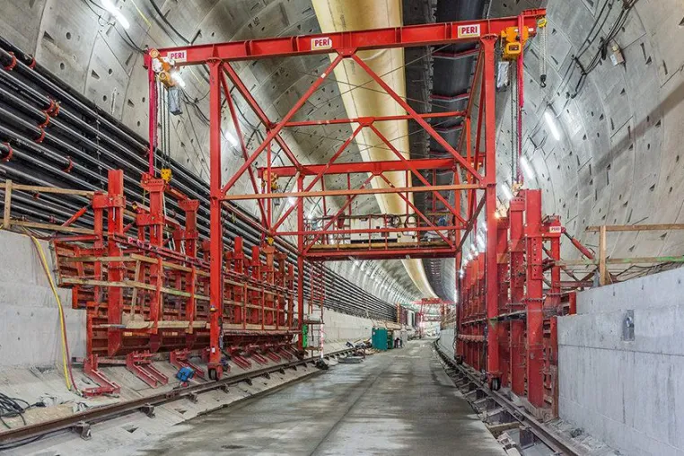 Bild: PERI Schalwagen verfolgen die weltweit größte Tunnelbohrmaschine