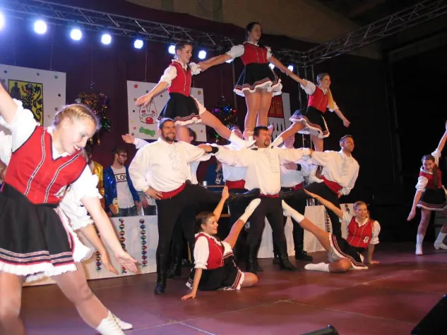 Bombenstimmung auf der Karnevalssitzung im CJD Berufsbildungswerk Frechen Bild: Bombenstimmung auf der Karnevalssitzung im CJD Berufsbildungswerk Frechen