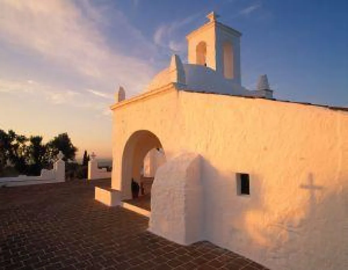 Kirche im Alentejo in Abendstimmung in Portugal