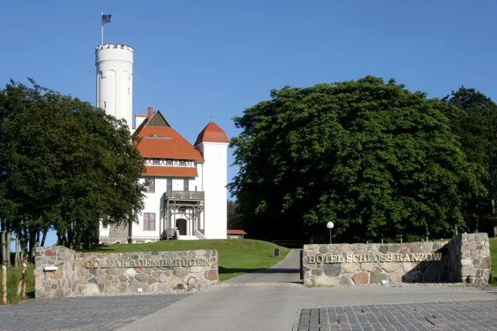Der exklusive Wellnessbereich des Hotel Schloss Ranzow lädt in atemberaubender Lage zum Entspannen ein Bild: Der exklusive Wellnessbereich des Hotel Schloss Ranzow lädt in atemberaubender Lage zum Entspannen ein