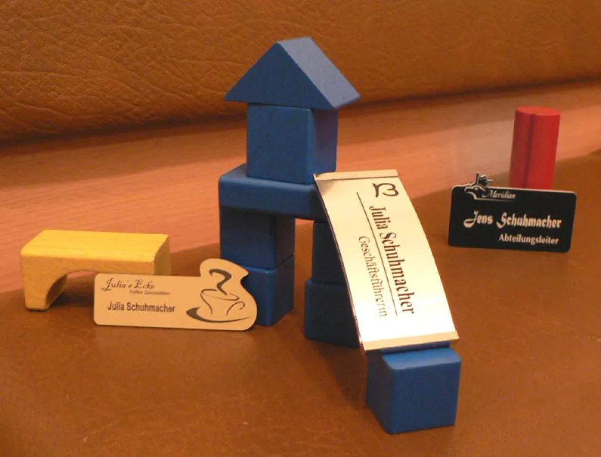 Namensschilder sind die Bausteine einer erfolgreichen PR-Aktion