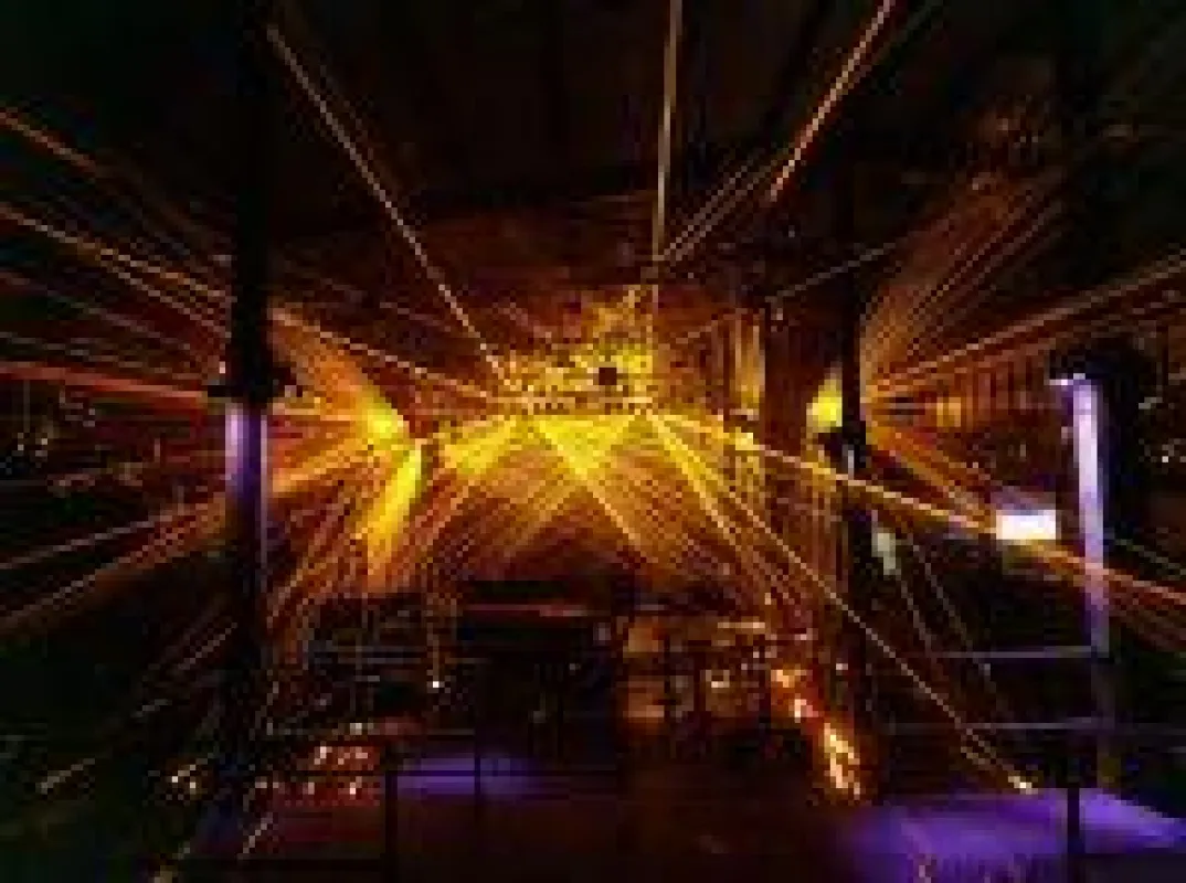 Lasershows im LKA mit Spike Laserprojektoren und LPS Laser Array Scanner Bars in RGB (kurz LASB). Photo: LPS-Lsersysteme