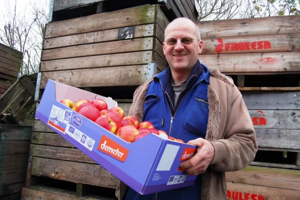 Bild: Bio-Äpfel mit Gesicht: Obstkiste ab jetzt mit Erzeuger-Foto im Handel
