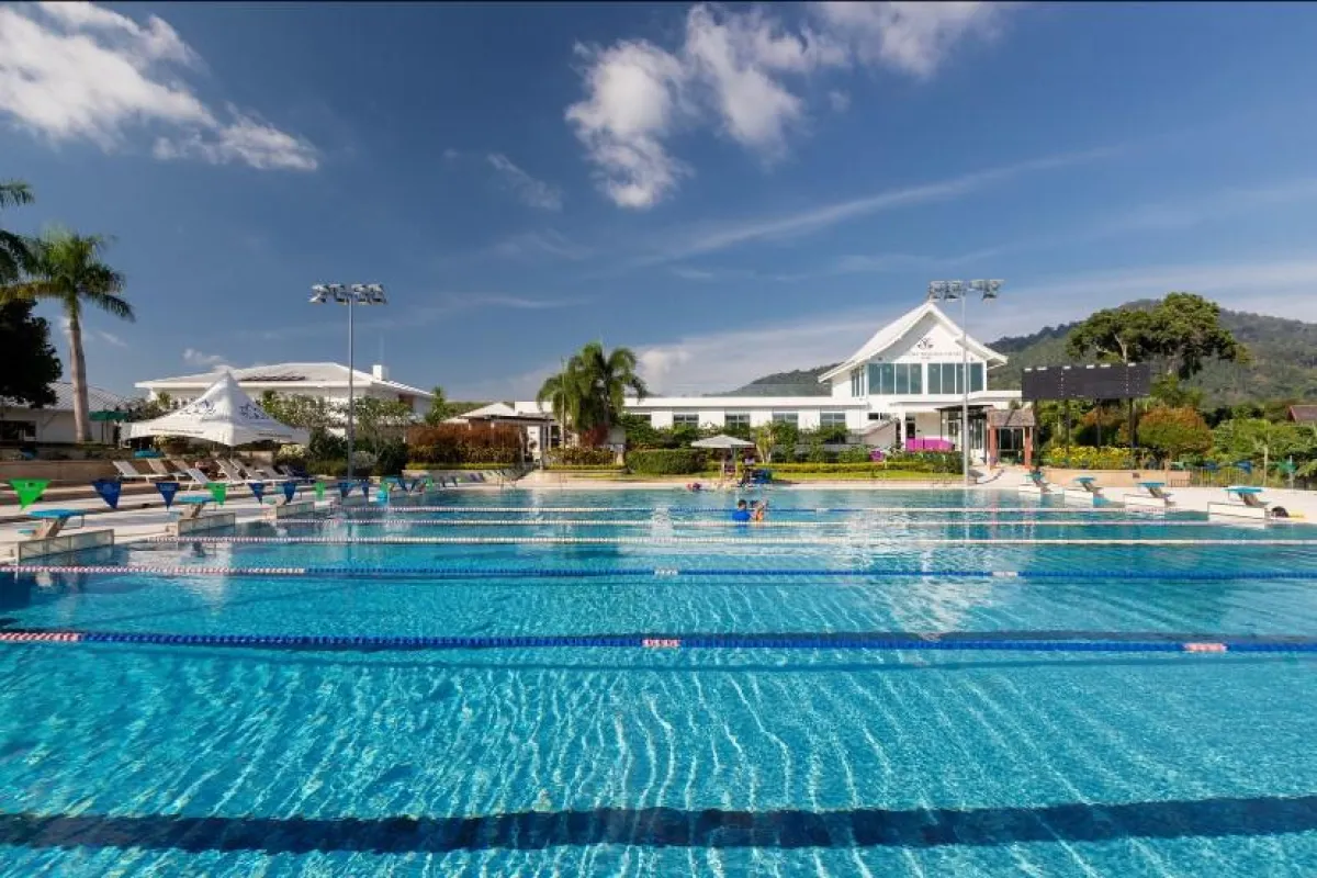 Die Poolanlage mit einer 50 Meter Bahn und einem 25 Meter Trainingspool