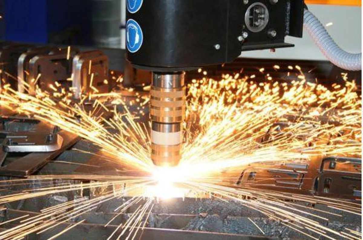 Plasmaschneidanlage zur Schweißnahtvorbereitung von MicroStep