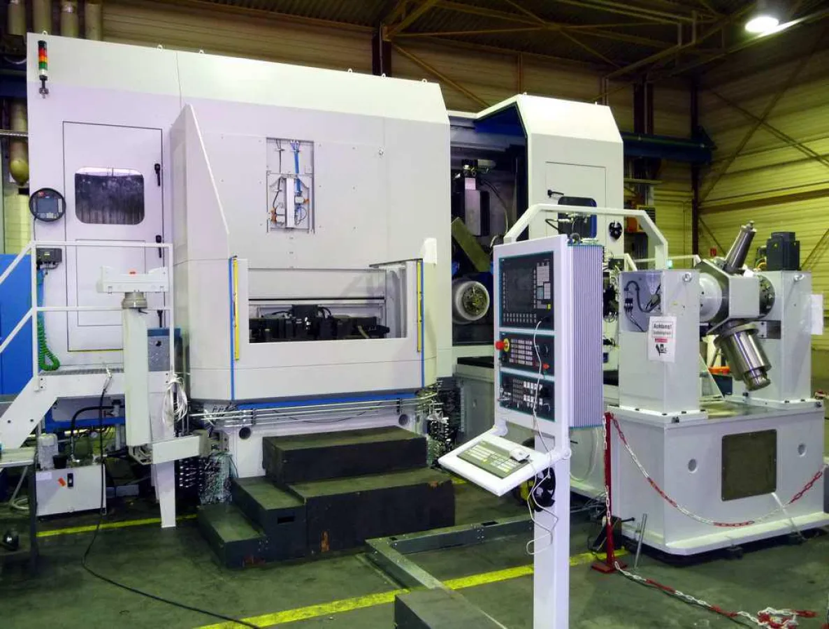 Die Tiefschleifmaschine CAM-Master von ELB-Schliff, hier vor ihrer Inbetriebnahme im Februar 2013.