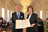 Chef von EOS erhält bayerische Staatsmedaille Bild: Chef von EOS erhält bayerische Staatsmedaille