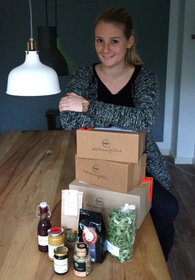 Bereit für den Versand: Vanessa Just mit den handgemachten Köstlichkeiten!