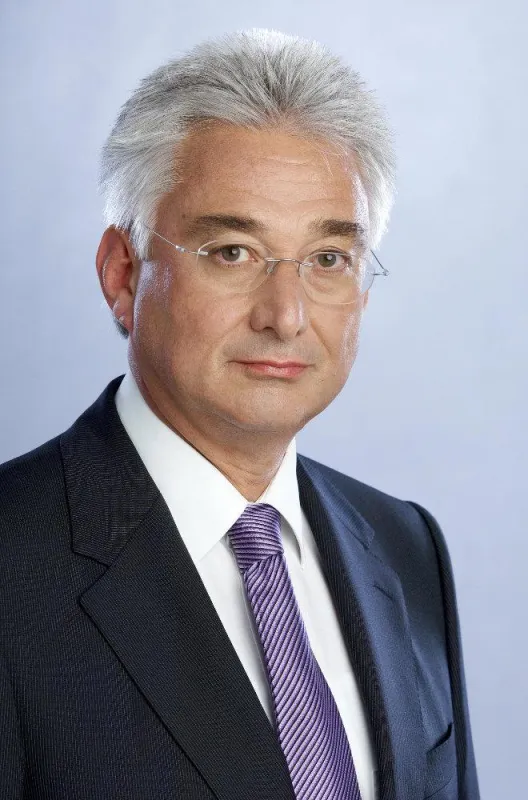 Franz Schulz, Gründer, Geschäftsführer und Hauptaktionär der Quint:Essence Capital S.A. verfolgt konsequent einen antizyklischen Anlagestil. Sein Credo: nur wer in Qualität investiert, erzielt langfri