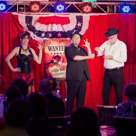 Bild: Zaster, Zocker, Zauberei - Dinnershow „Magical Mississippi“ feiert Vorpremiere im Mannheimer Strandbad