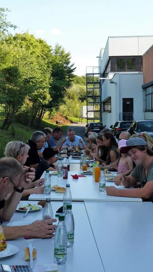 Nach der Zertifizierung wurde der Erfolg gmeinsam bei einem Grillfest gefeiert.