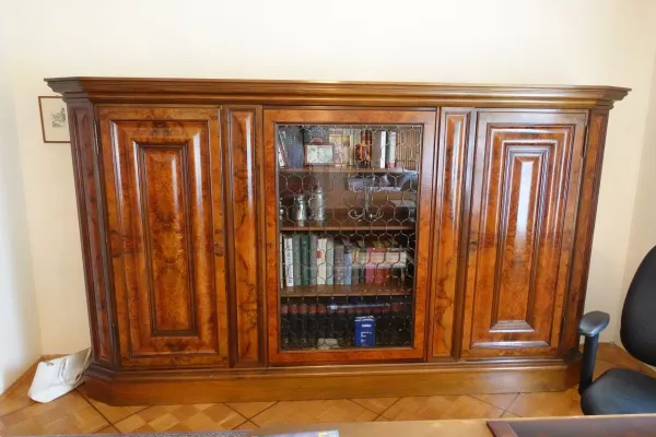 Bild: "ÜBRIGES" bei den Möbelmachern Nachhaltigkeit zum Anfassen - von Wurzelmaser-Schätzchen bis zum Kirschbaum-TV