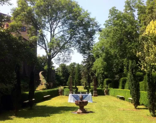 Bild: 'L'apéritif au jardin' - Ein abendlicher Streifzug durch die Gärten der Gamburg