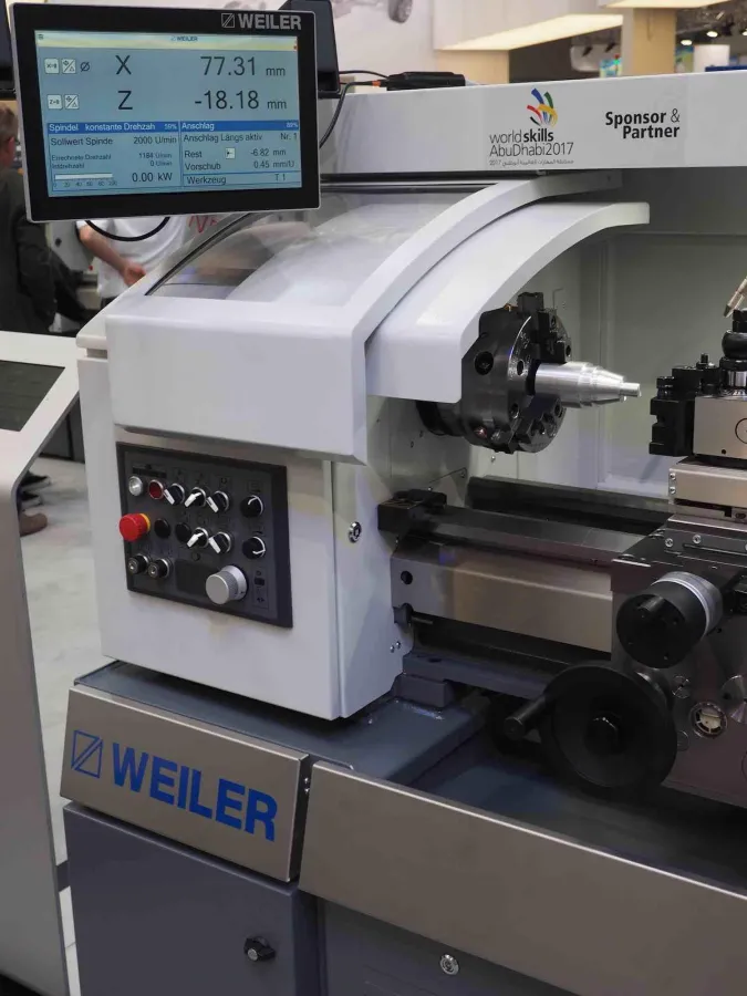 Die Präzisions-Drehmaschine Condor VCplus mit WEILER Touchscreen-Steuerung WTS (Foto: WEILER).