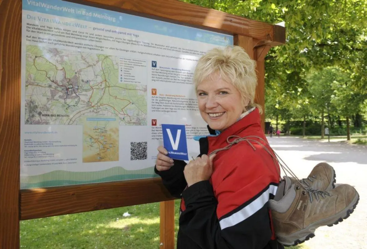 Ich gehe gerne neue Wege! - Wanderfan Birgit Lechtermann eröffnete innovativen Yoga-Wanderweg