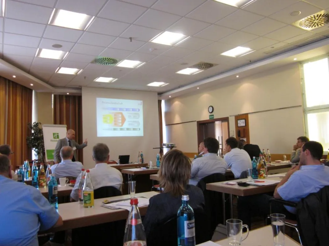 Referent Prof. Dr. Marco Mevius spricht über Horus Social BPM
