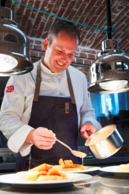 Bild: Kulinarische Abenteuer im Navigare NSBhotel Buxtehude: Jens Rittmeyer präsentiert neue Erlebnis-Kochkurse