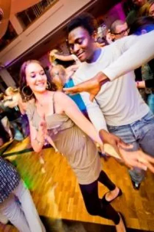 Schwungvoll in das Jahr 2012 tanzen, bei der Tanzschule Gutmann in Hamburg Bild: Schwungvoll in das Jahr 2012 tanzen, bei der Tanzschule Gutmann in Hamburg