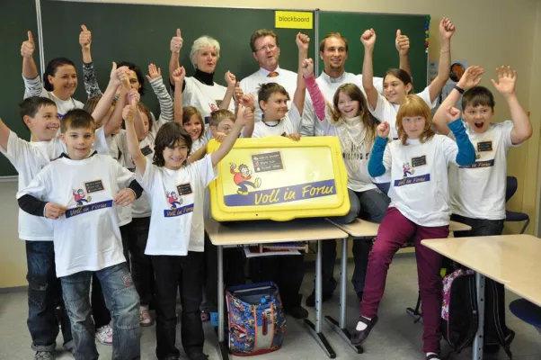 Bild: Fitnessstudio im Klassenzimmer für Förderschüler | Sportgeräte kommen von Erhard Sport