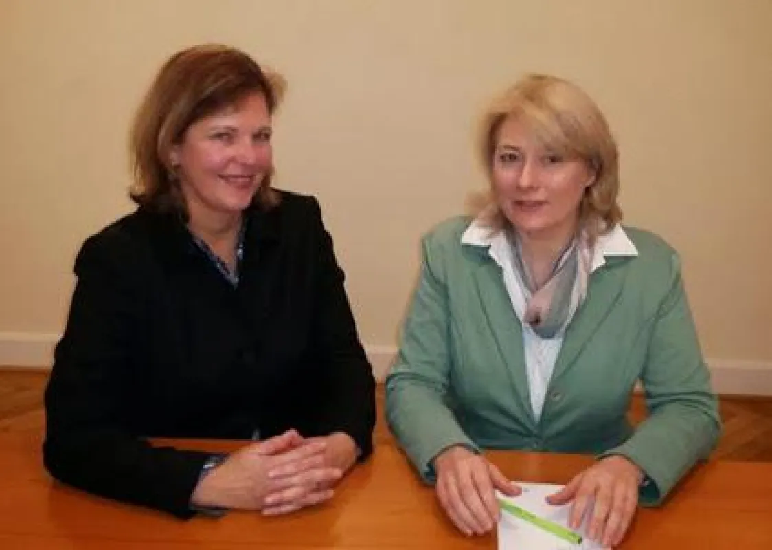(v.l.) Silvia Horstmann und Hildegard Böckenholt vermitteln die Kunst des Telefonierens