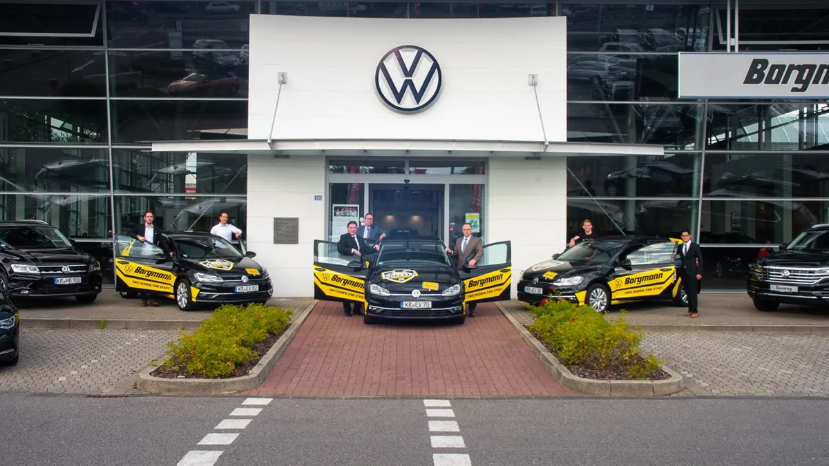 Die neuen Dienstfahrzeuge der Krefeld Pinguine von VW Borgmann.