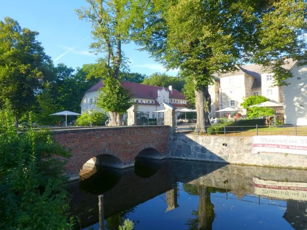 Vom Wasserschloss Mellenthin die Insel Usedom erkunden Bild: Vom Wasserschloss Mellenthin die Insel Usedom erkunden