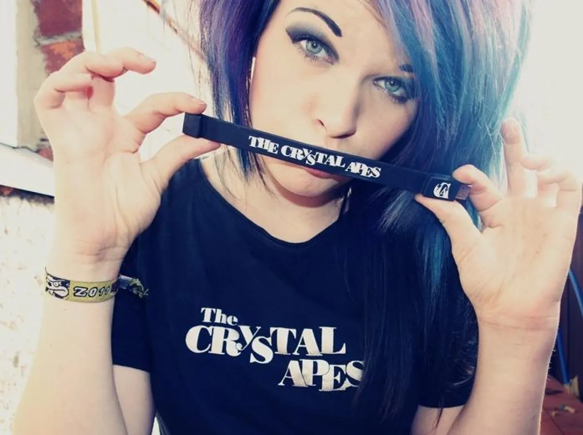 Lasma aus Lettland mit einem der ersten The Crystal Apes USB-Armbänder