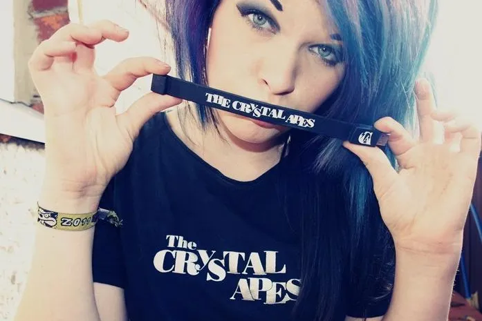 Duell der Formate: CD vs. USB - The Crystal Apes "Cried Tears" Release 01.11.2011 Bild: Duell der Formate: CD vs. USB - The Crystal Apes "Cried Tears" Release 01.11.2011