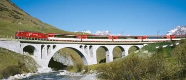 Bild: Mit INTERCONTACT auf Schienen durch die Schweiz