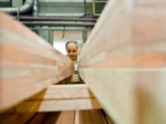 Bild: Regionalmarketing Oberpfalz zeichnet Variotec aus Neumarkt zum Unternehmen des Monats aus