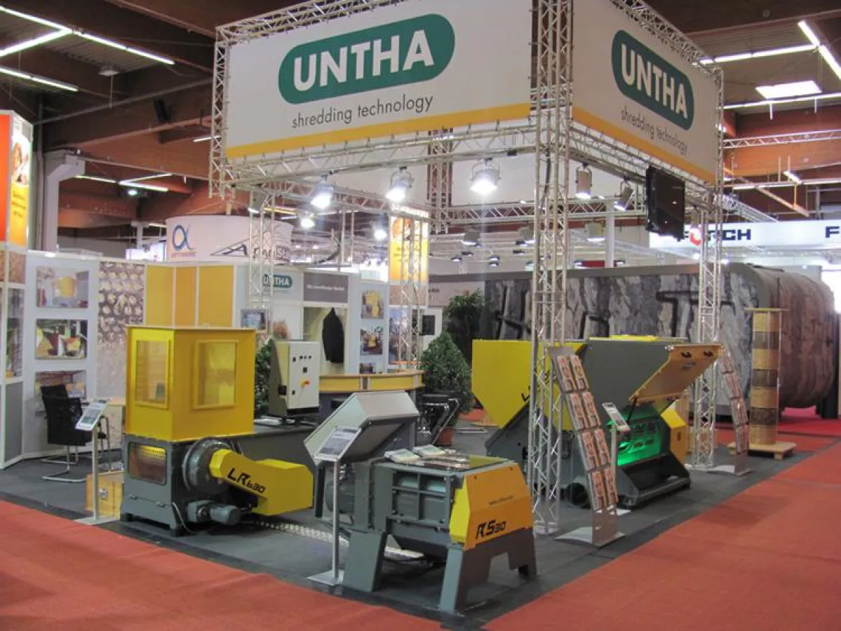 Messestand von UNTHA shredding technology auf der internationalen Holzmesse in Klagenfurt