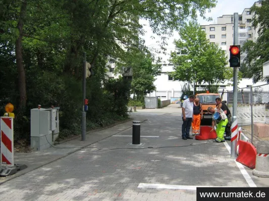 Rumatek montiert im Auftrag der Stadt Darmstadt automatisch versenkbaren Poller für Wohnanlage in Eberstadt Bild: Rumatek montiert im Auftrag der Stadt Darmstadt automatisch versenkbaren Poller für Wohnanlage in Eberstadt