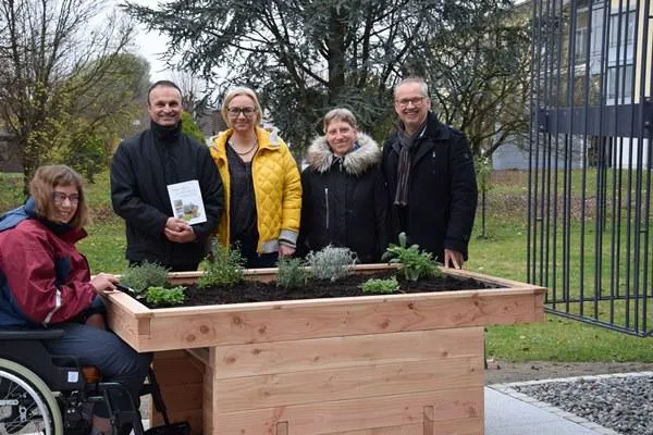Neues Hochbeet ermöglicht Naturerlebnis Bild: Neues Hochbeet ermöglicht Naturerlebnis