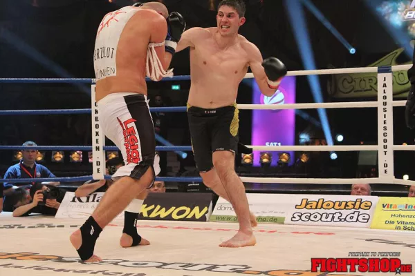 Bild: Gelnhäuser Sergej Braun besiegt fünfmaligen Weltmeister - FightShop unterstützt talentierte Nachwuchssportler