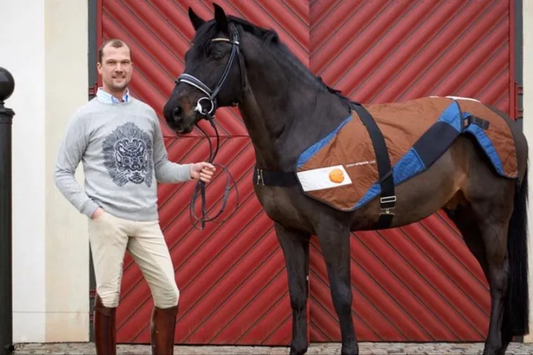 Bild: Hendrik Lochthowe – Profi Dressurreiter und begeisterter BEMER Anwender