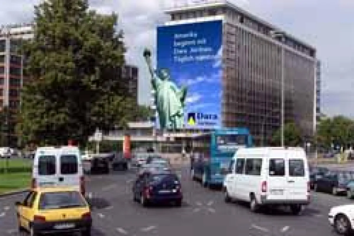 Ob freie Fassaden-, Dach- oder Gerüstflächen, alle diese Flächen sind in der heutigen Zeit bares Geld.