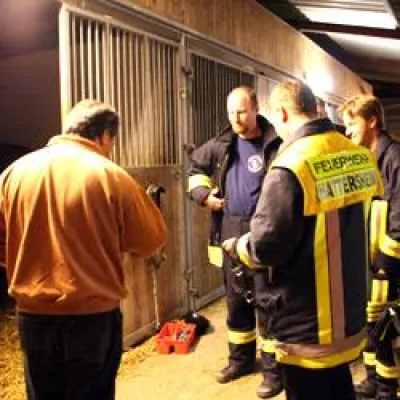 Bild: Freiwillige Feuerwehr Eddersheim führt Übung zur Großtierrettung durch