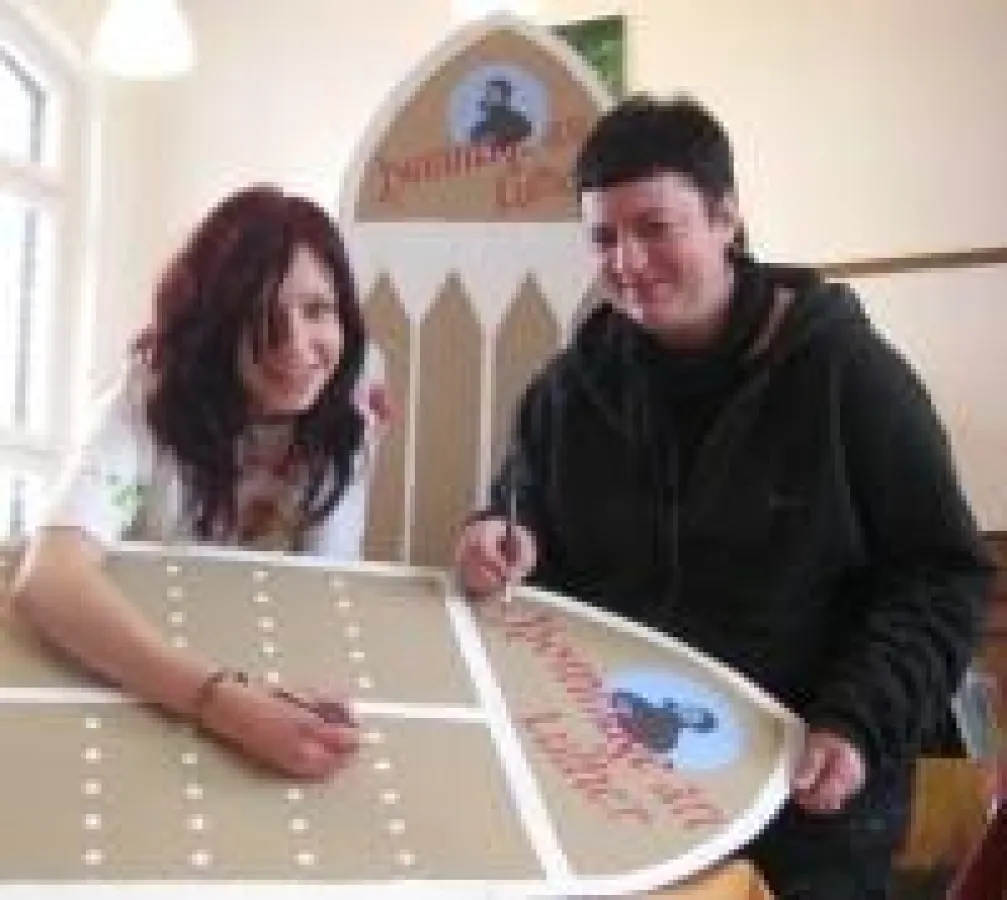 Ausstellungsvorbereitung: Sophie und Ines