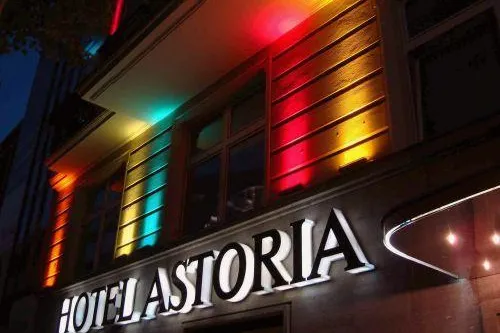 Bild: Publikumspreis für die schönste Hotel-Illumination beim Berliner Festival of Lights an Berliner Hotel Astoria