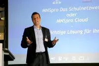 Bild: "Digitale Schule":  Webinare für Schulleiter und IT-Verantwortliche in Schulen